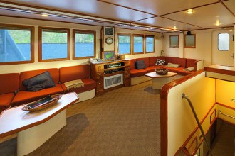 Saloon Undersea Hunter.