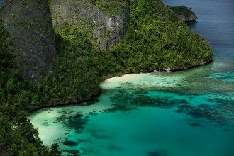 Stunning world class diving.