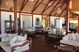 Vamizi Main Lodge Bar.