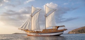 Mantara Liveaboard sailing.
