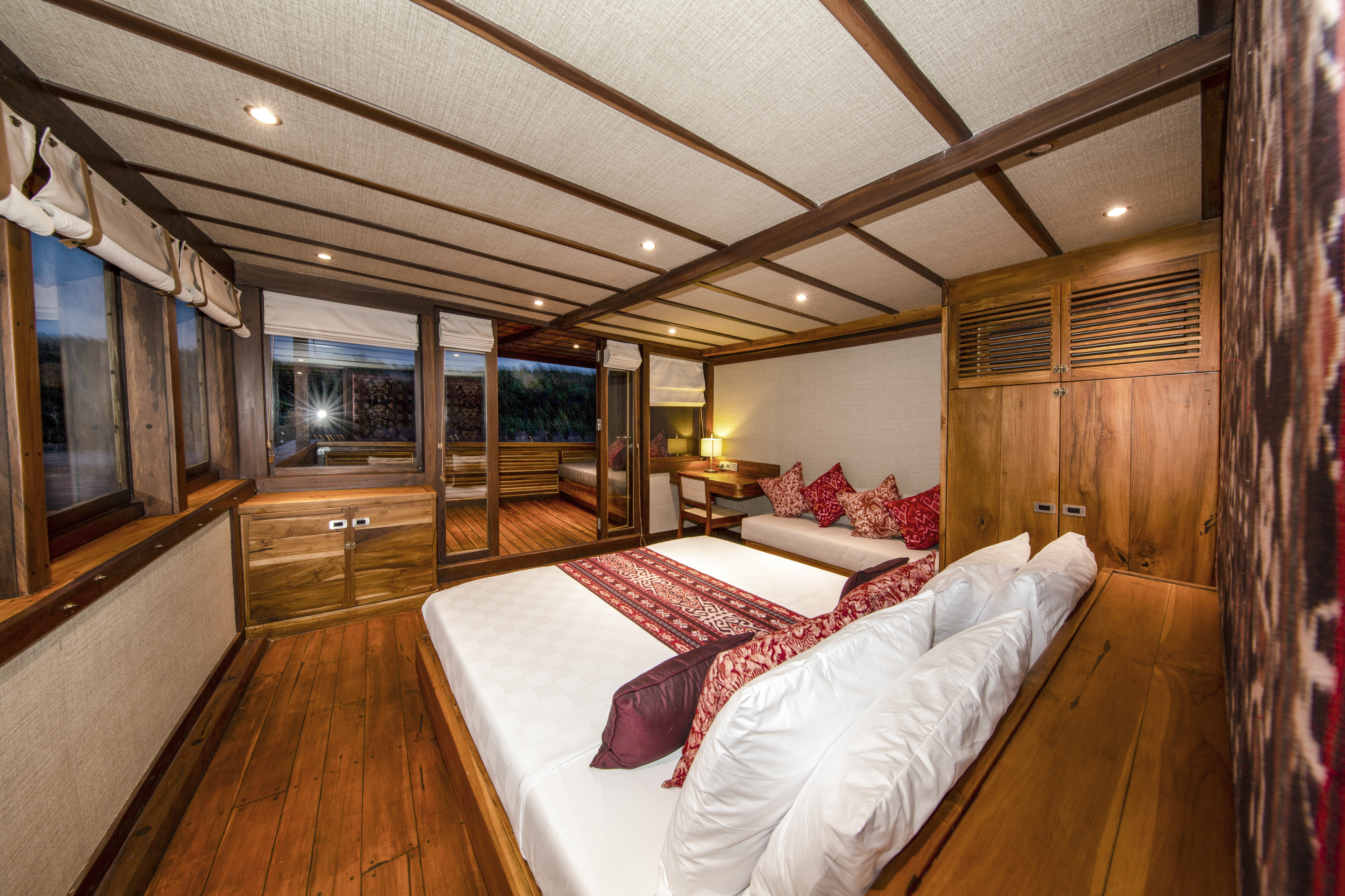 Coralia Liveaboard Master Cabin Nighttime 1