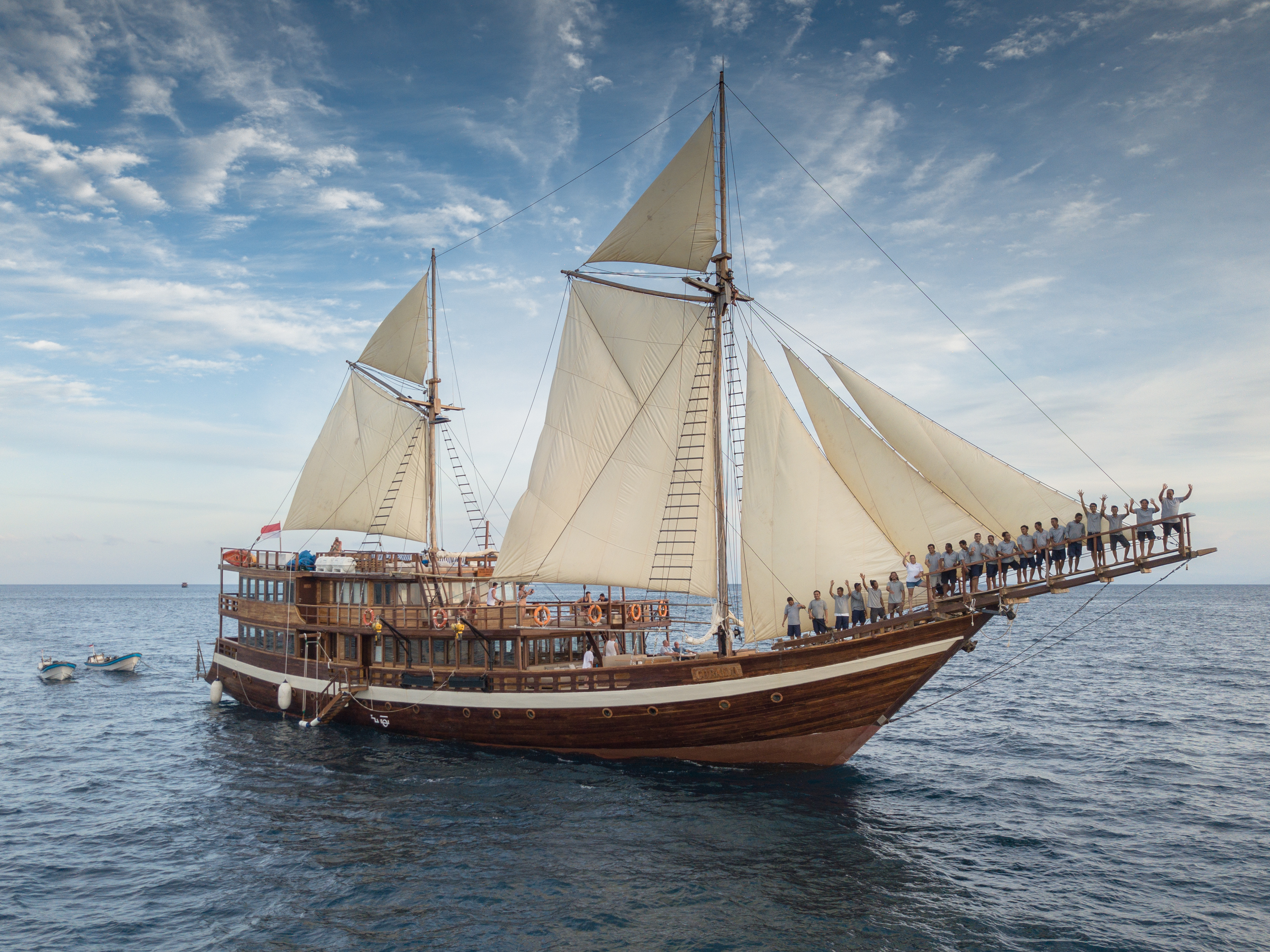 Team on Board - Coralia Liveaboard - by ArtAndWater